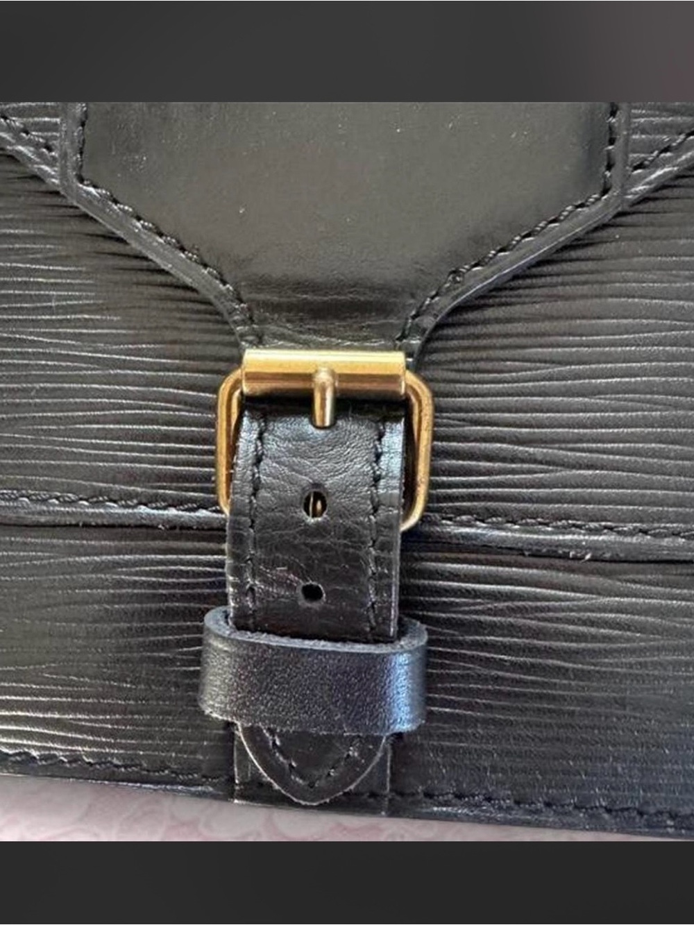 VINTAGE Black Louis Vuitton Epi leather crossbody bag with gold hardware - Picture 6 of 9